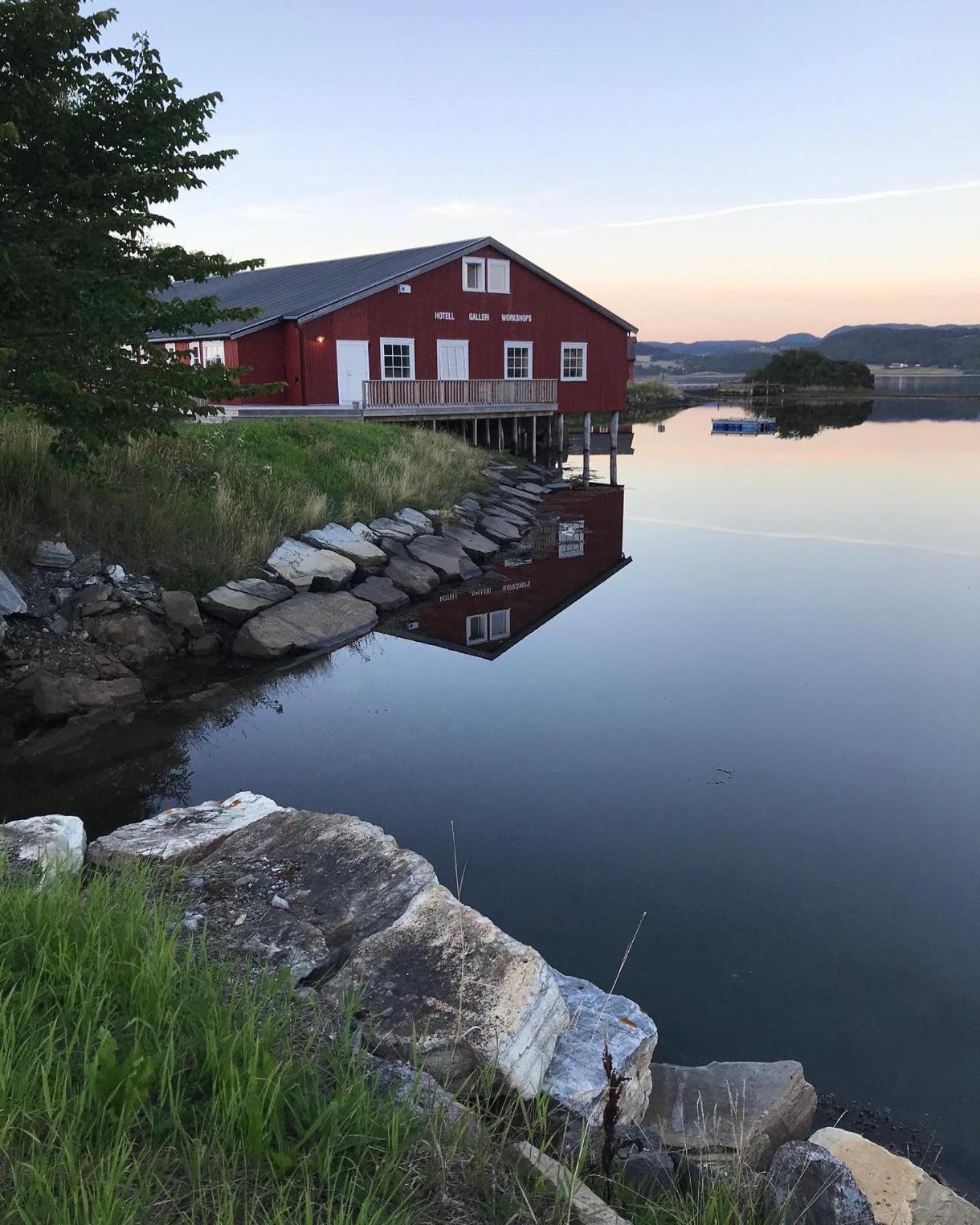 Saga, Badehotell Med Sauna Og Badebrygge - Inderoy Straumen  エクステリア 写真